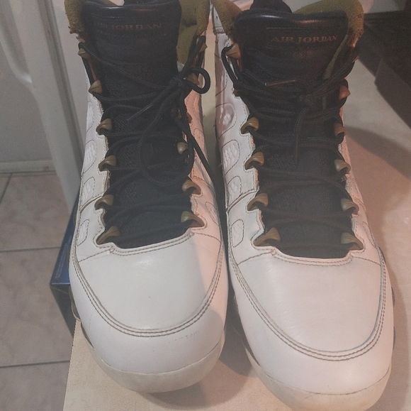 Jordan IX Statue Size 12
